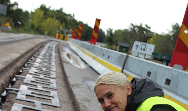 ElectReon unveils wireless charging of electric truck ElectReon